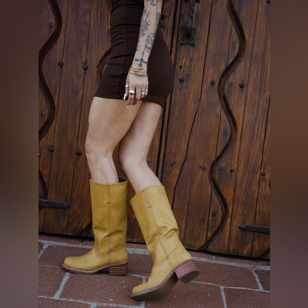 FRYE AND CO. Mustard-Tan Mid-Calf Leather Heeled Boots